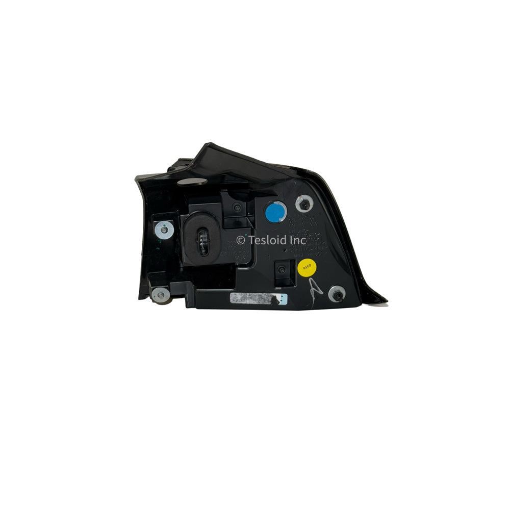 TAIL LAMP ASSEMBLY - REAR BODYSIDE SAE - LEFT HAND - Model Y