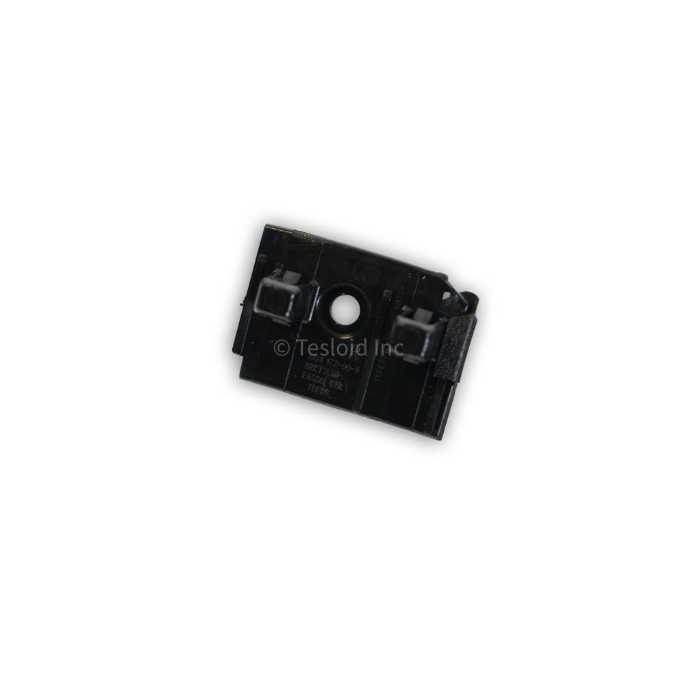 BRACKET - FASCIA FRT CTR TO FDR RH - Model 3