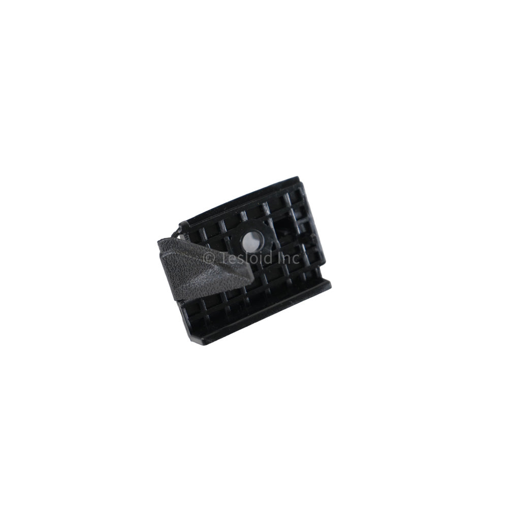 BRACKET - FASCIA FRT CTR TO FDR RH - Model 3