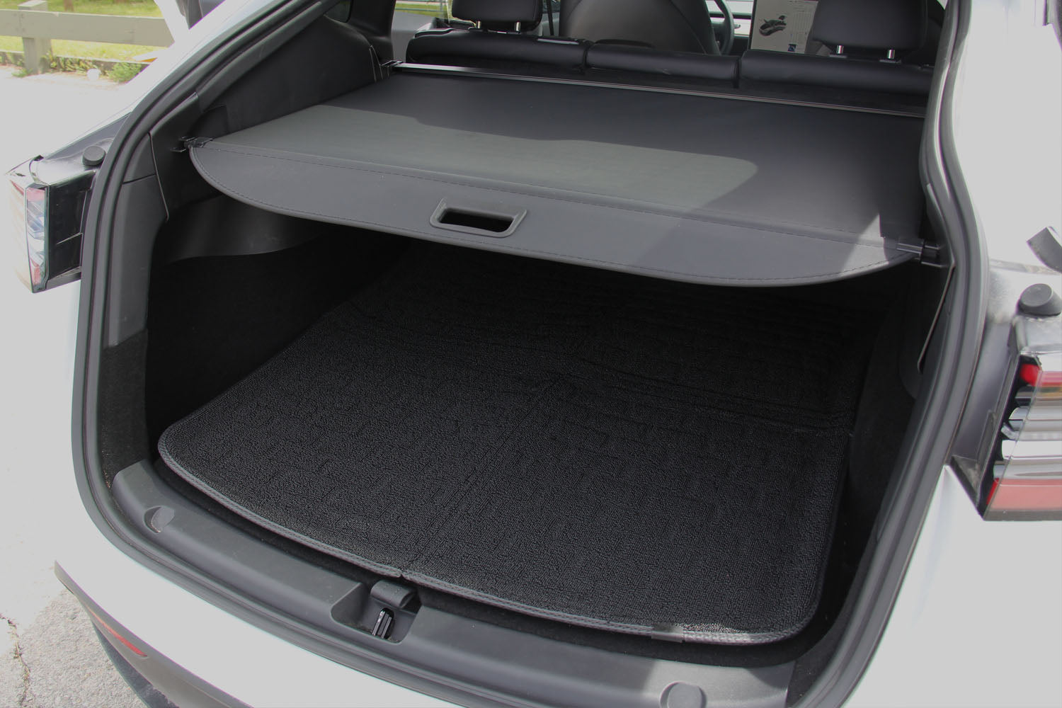 Model Y Cargo Screen – Retractable