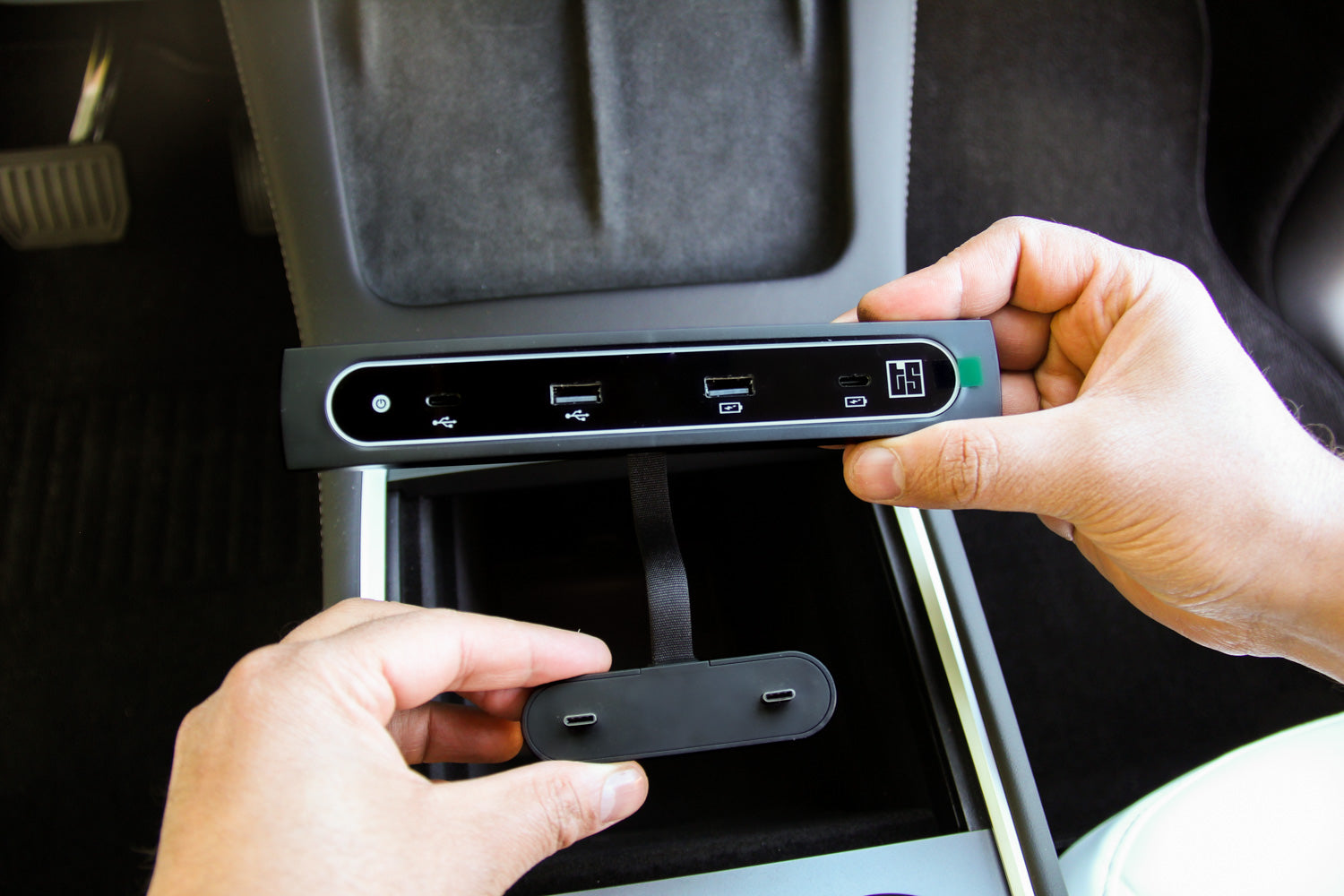 Model Y USB Inline Bar