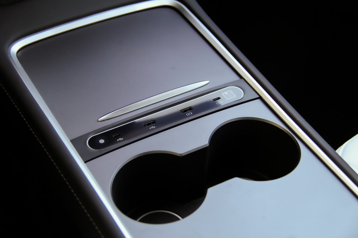 Model Y USB Inline Bar