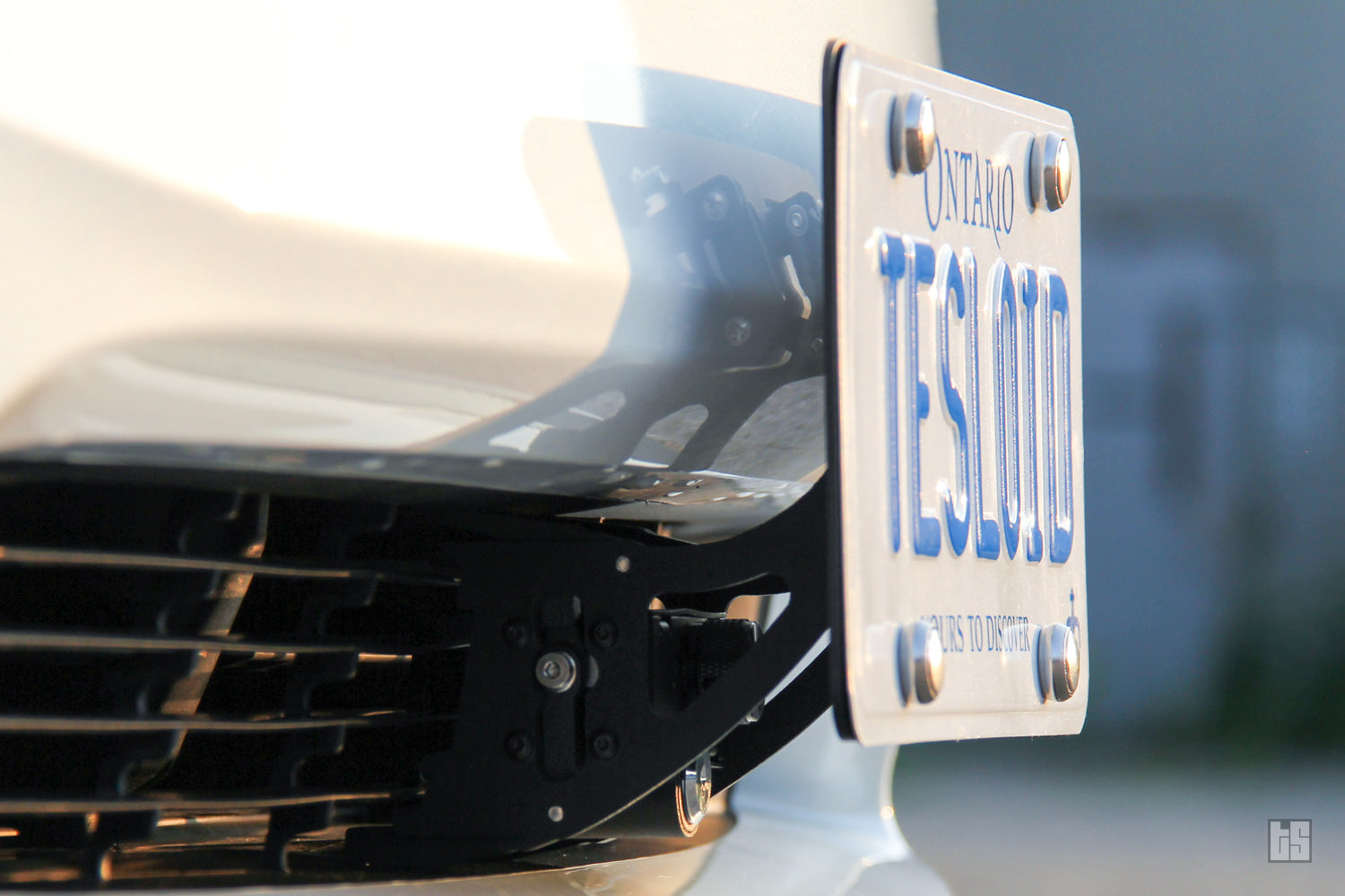 Model Y Performance Plate Holder