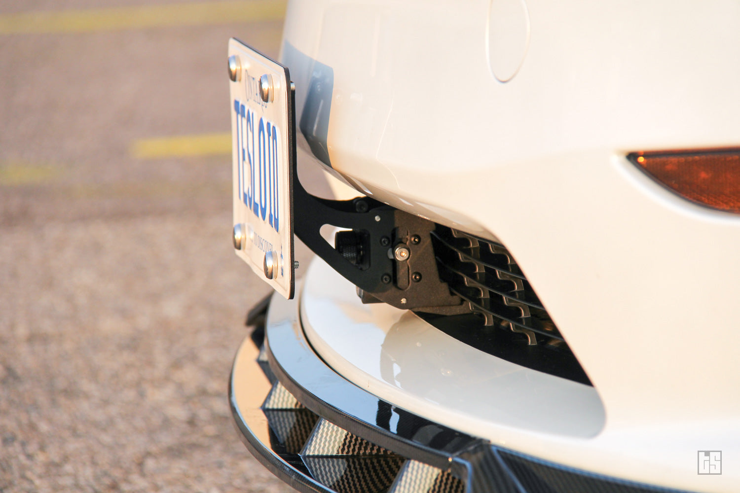 Model Y Performance Plate Holder