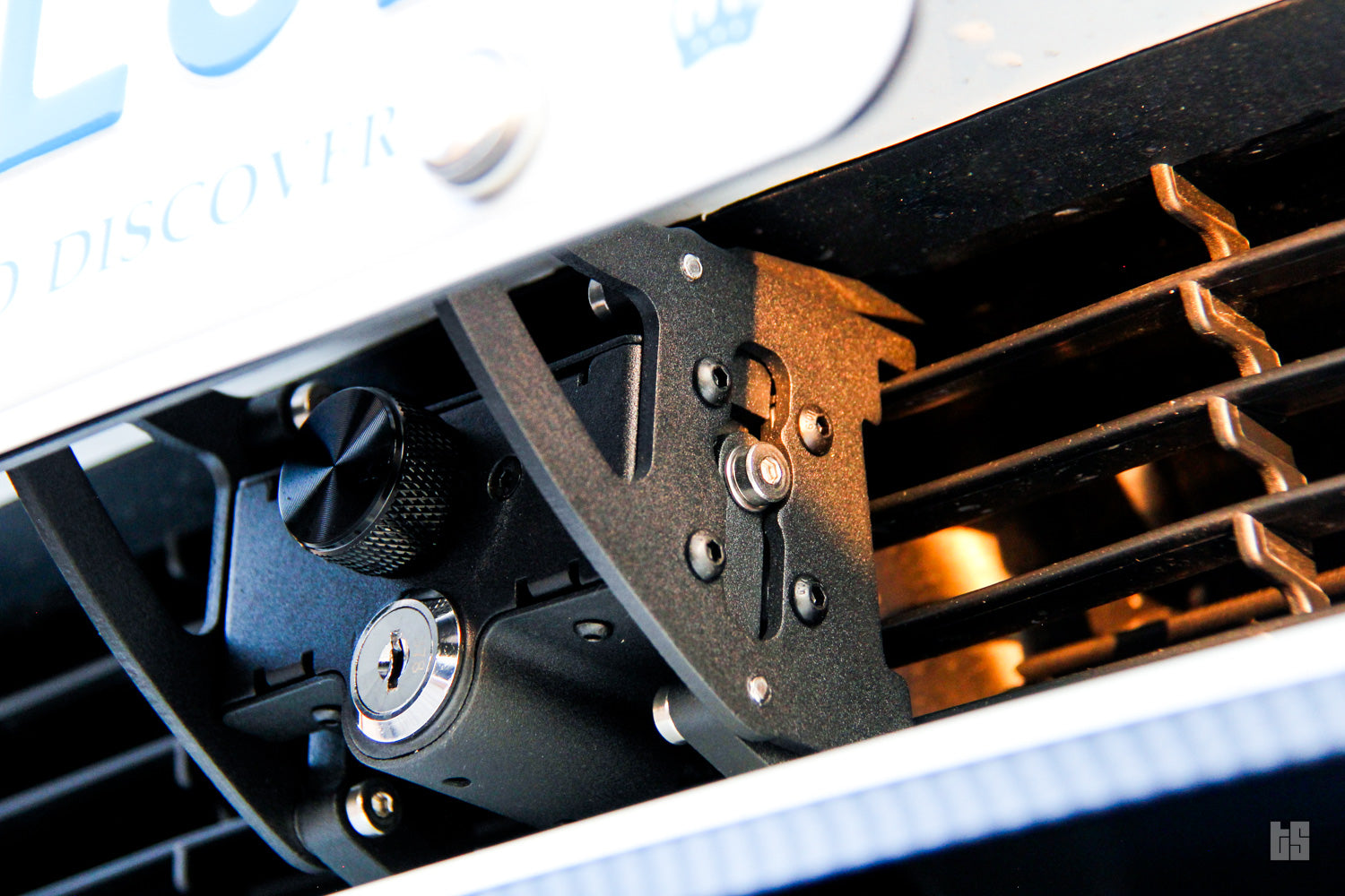 Model 3 Performance Plate Holder