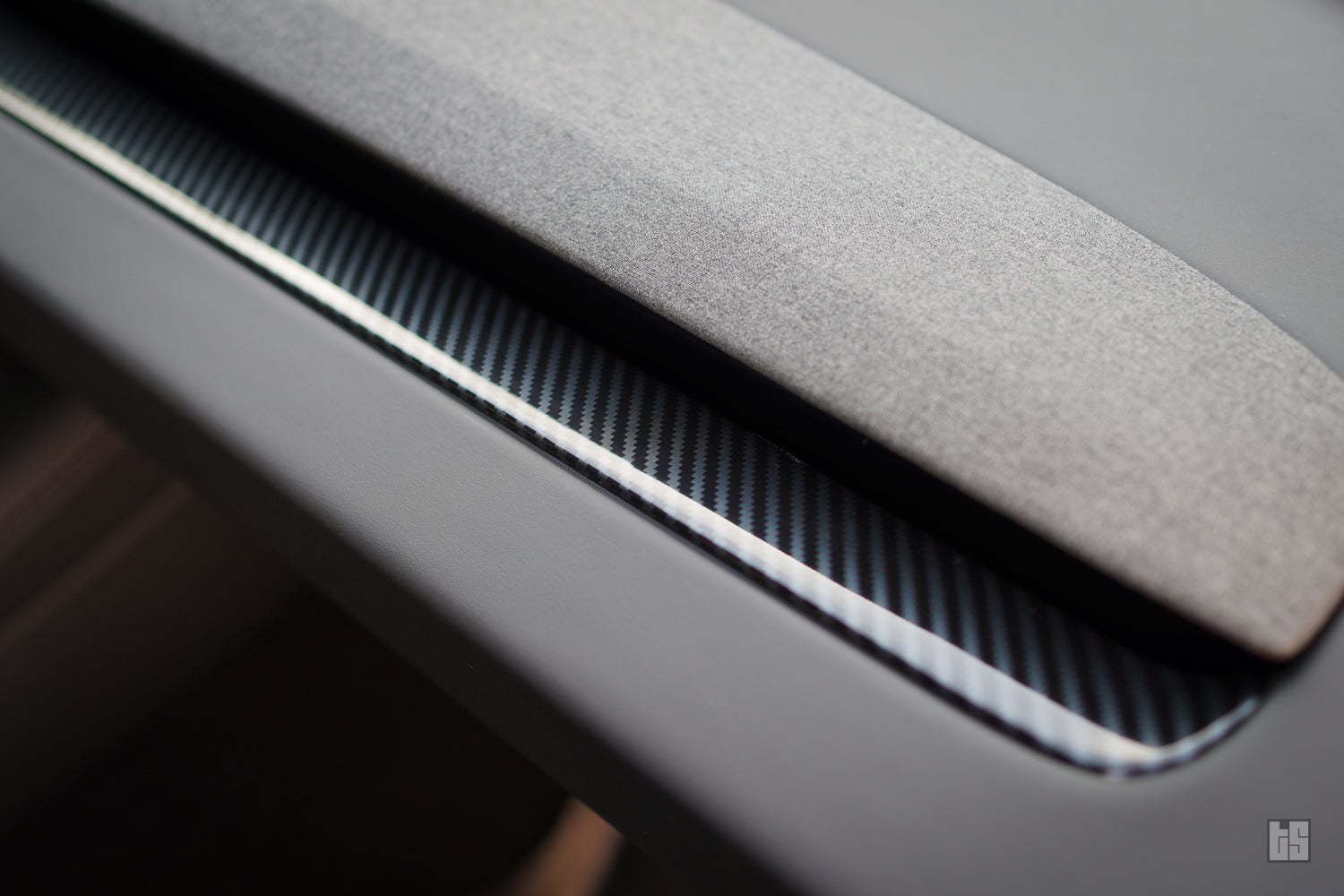 Model 3 Gloss Carbon Fiber Dash Trim Cover