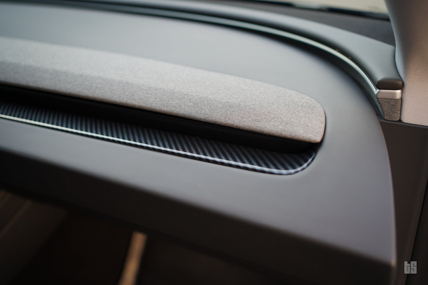 Model 3 Gloss Carbon Fiber Dash Trim Cover