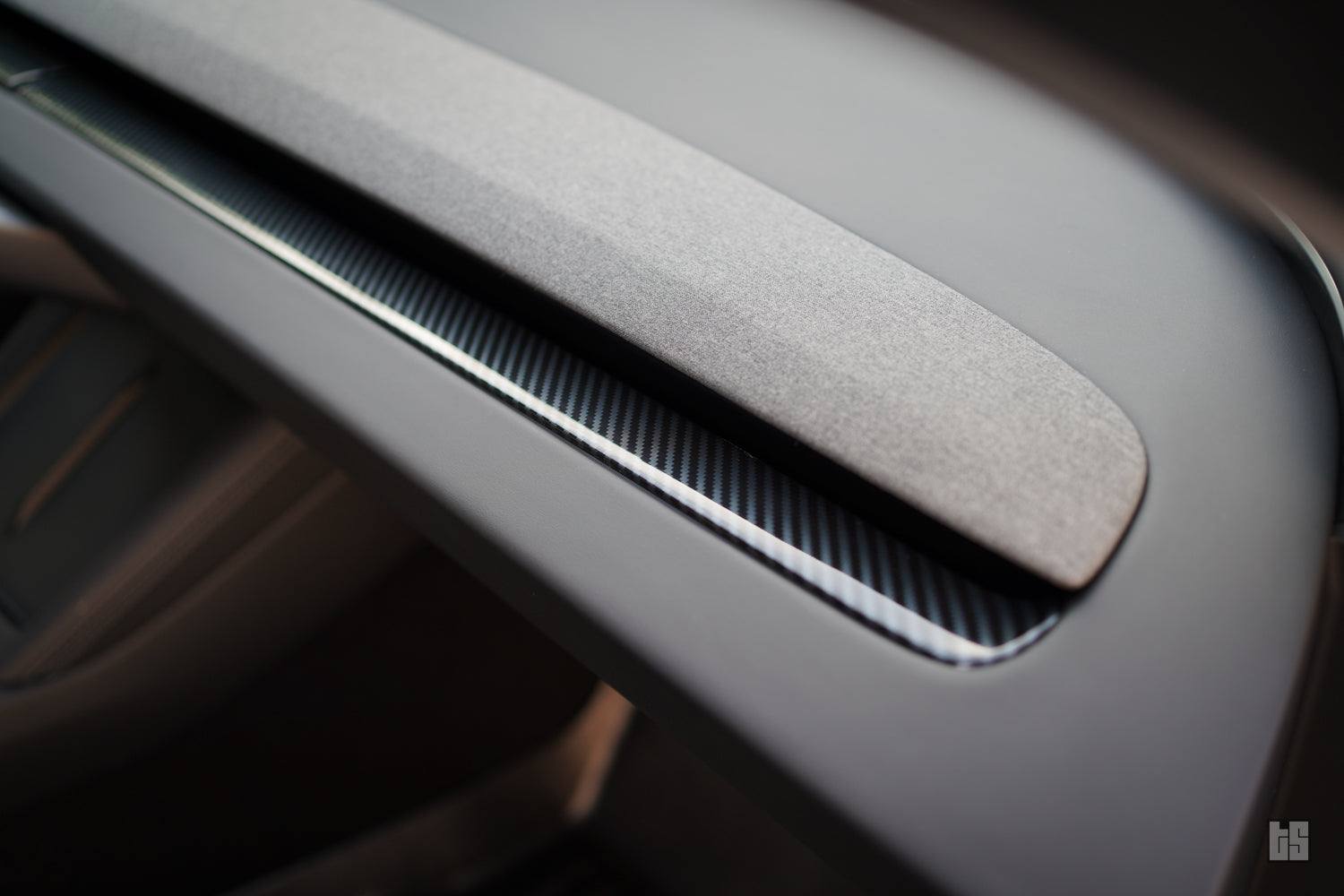 Model 3 Gloss Carbon Fiber Dash Trim Cover