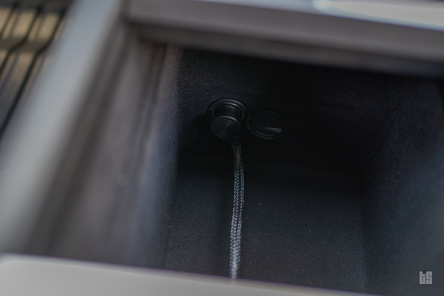 Model Y USB Inline Bar (2025+)