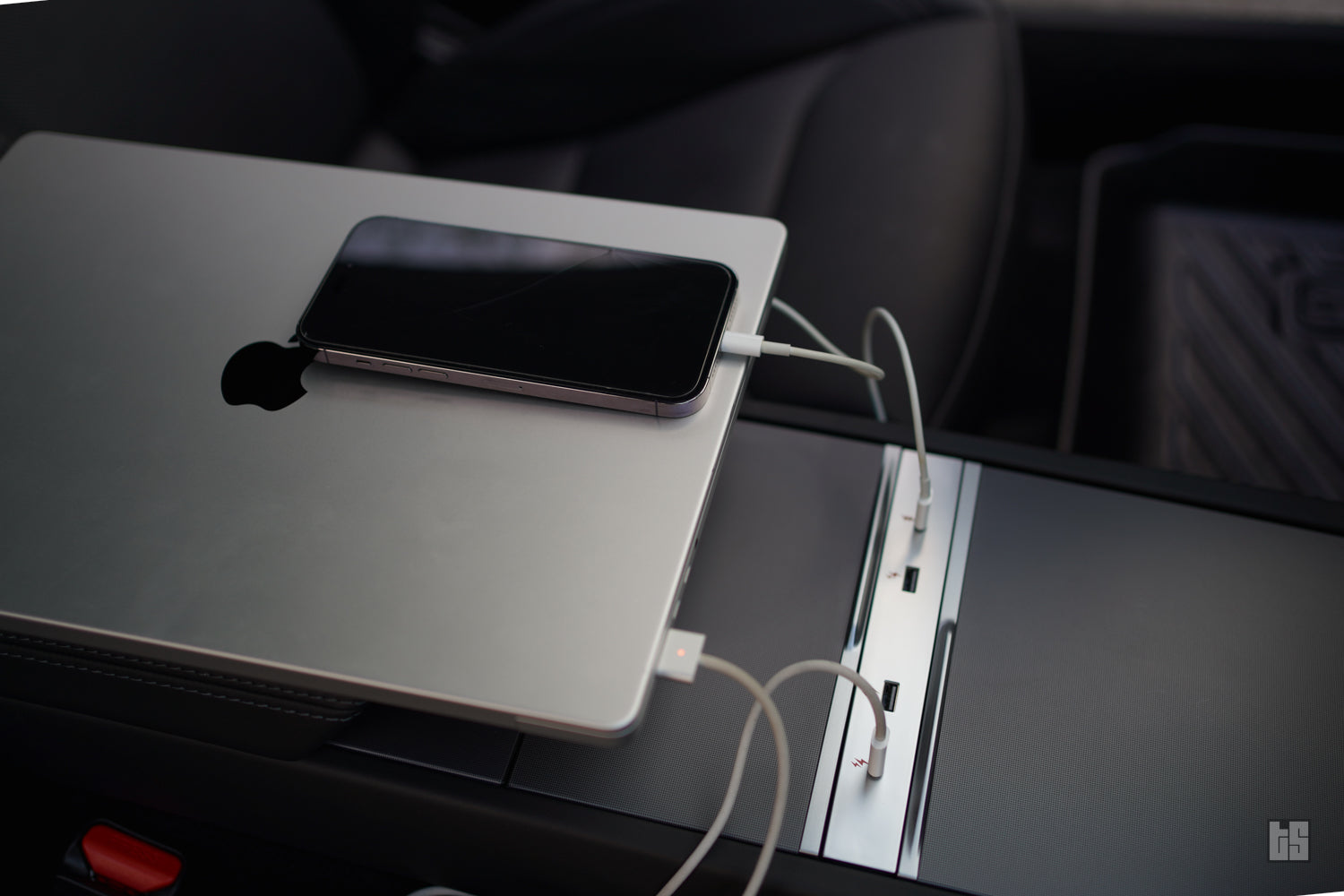 Model Y USB Inline Bar (2025+)