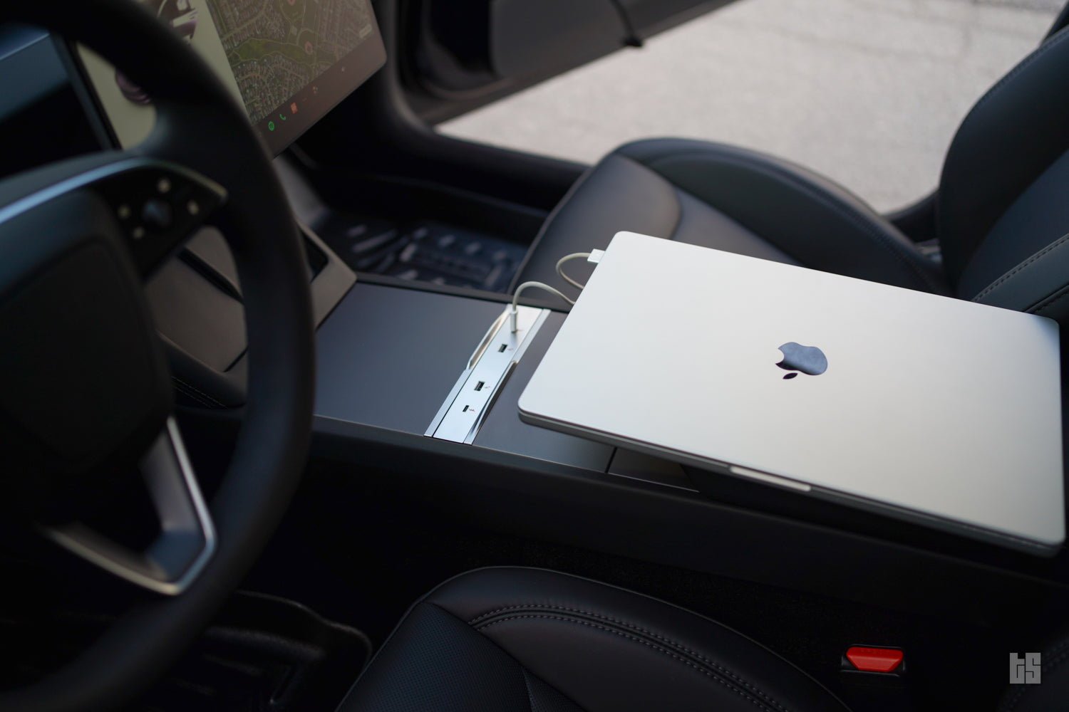 Model Y USB Inline Bar (2025+)