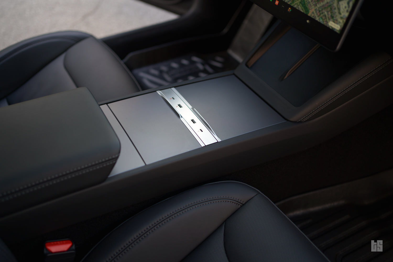 Model Y USB Inline Bar (2025+)