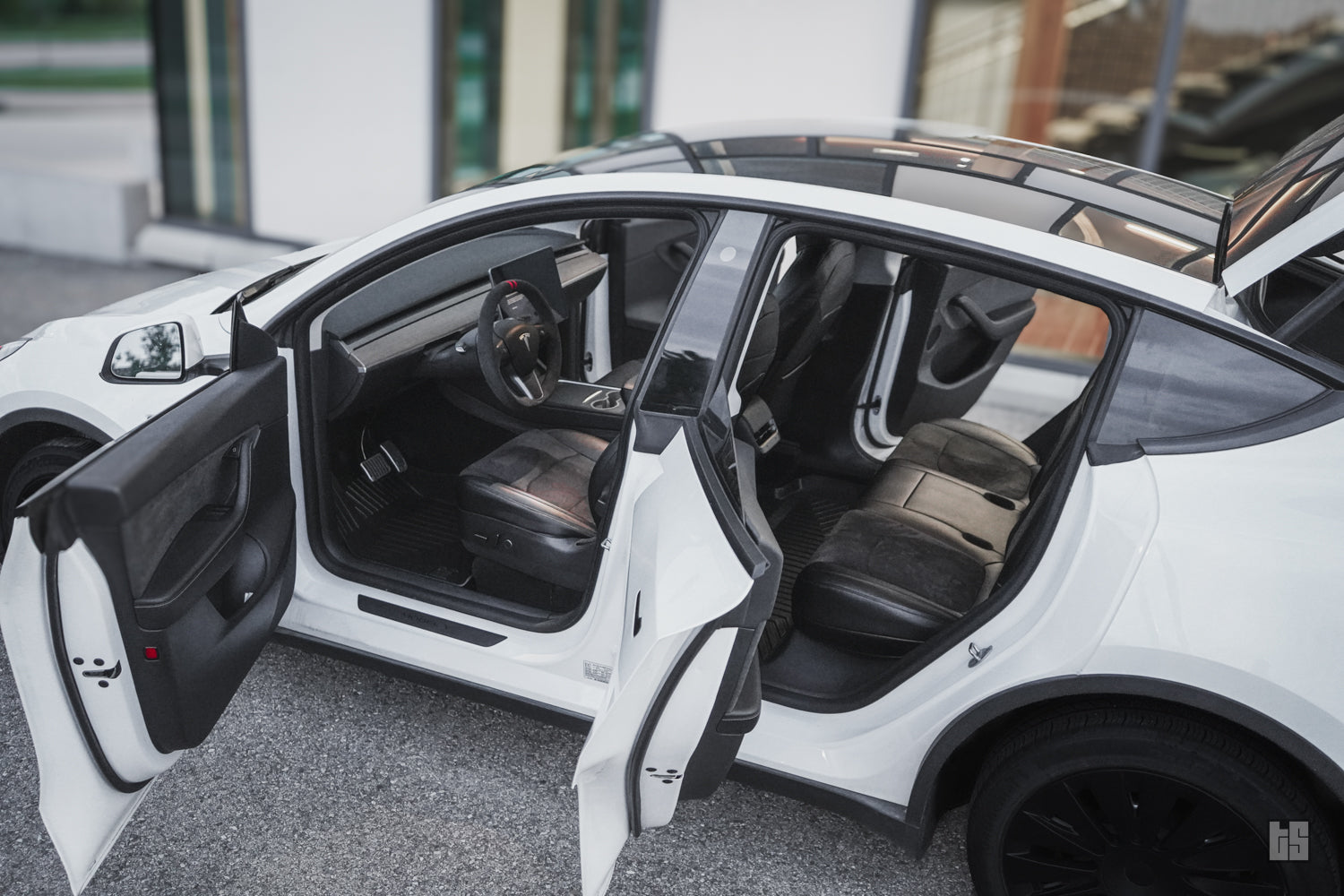 Model Y Napa Leather Seat Covers – Onyx Black w/ Suede