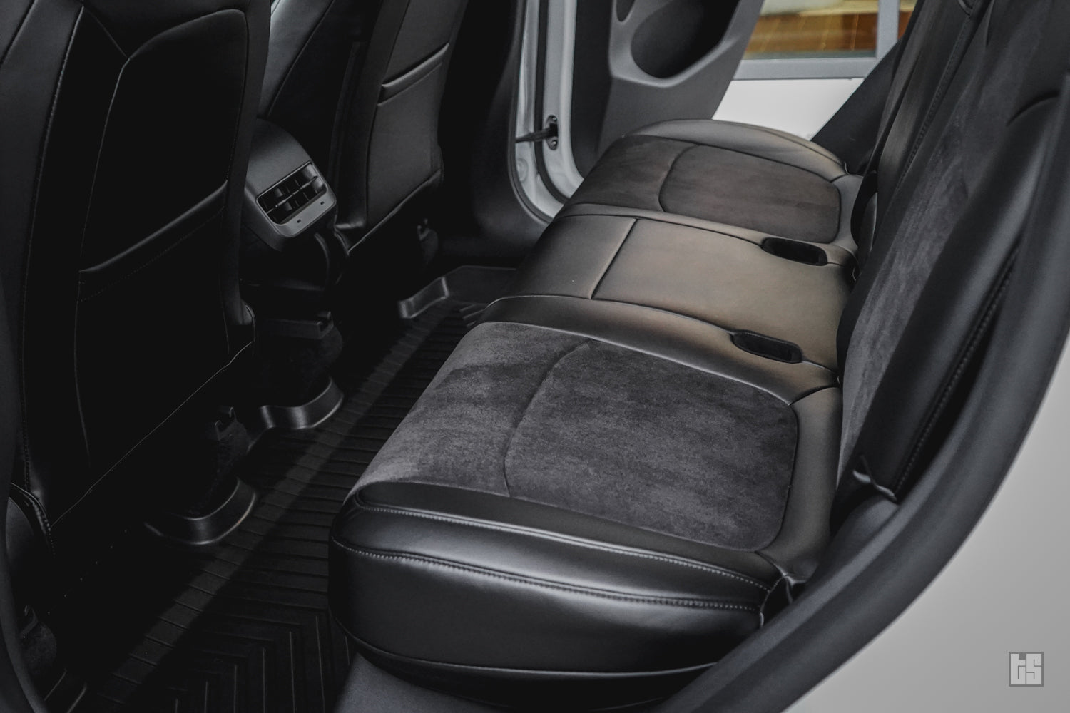 Model Y Napa Leather Seat Covers – Onyx Black w/ Suede
