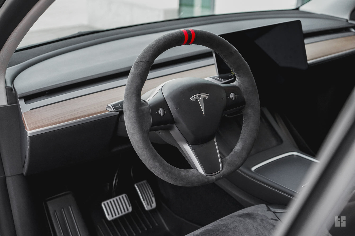 Model Y Steering Wheel Cover – Hand Stitch – Black Suede