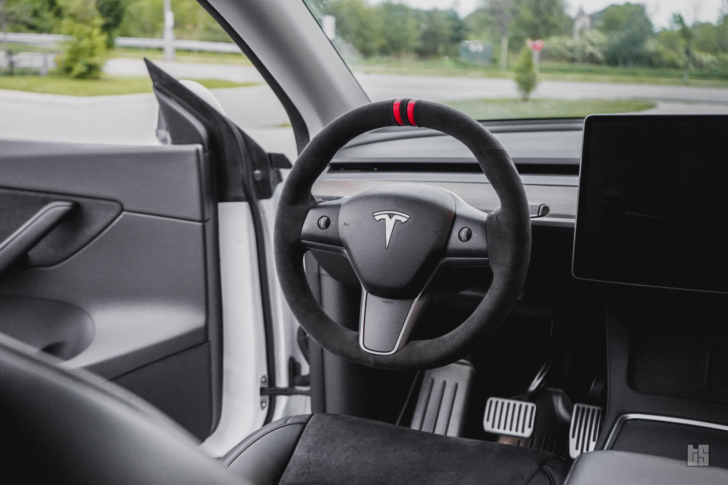 Model Y Steering Wheel Cover – Hand Stitch – Black Suede