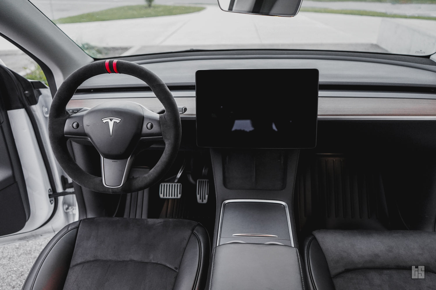 Model Y Steering Wheel Cover – Hand Stitch – Black Suede