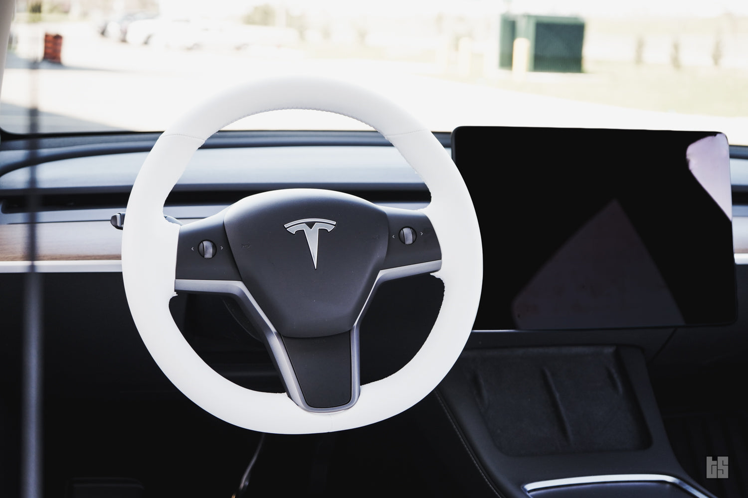 Model Y Steering Wheel Cover – Hand Stitch – Dove White