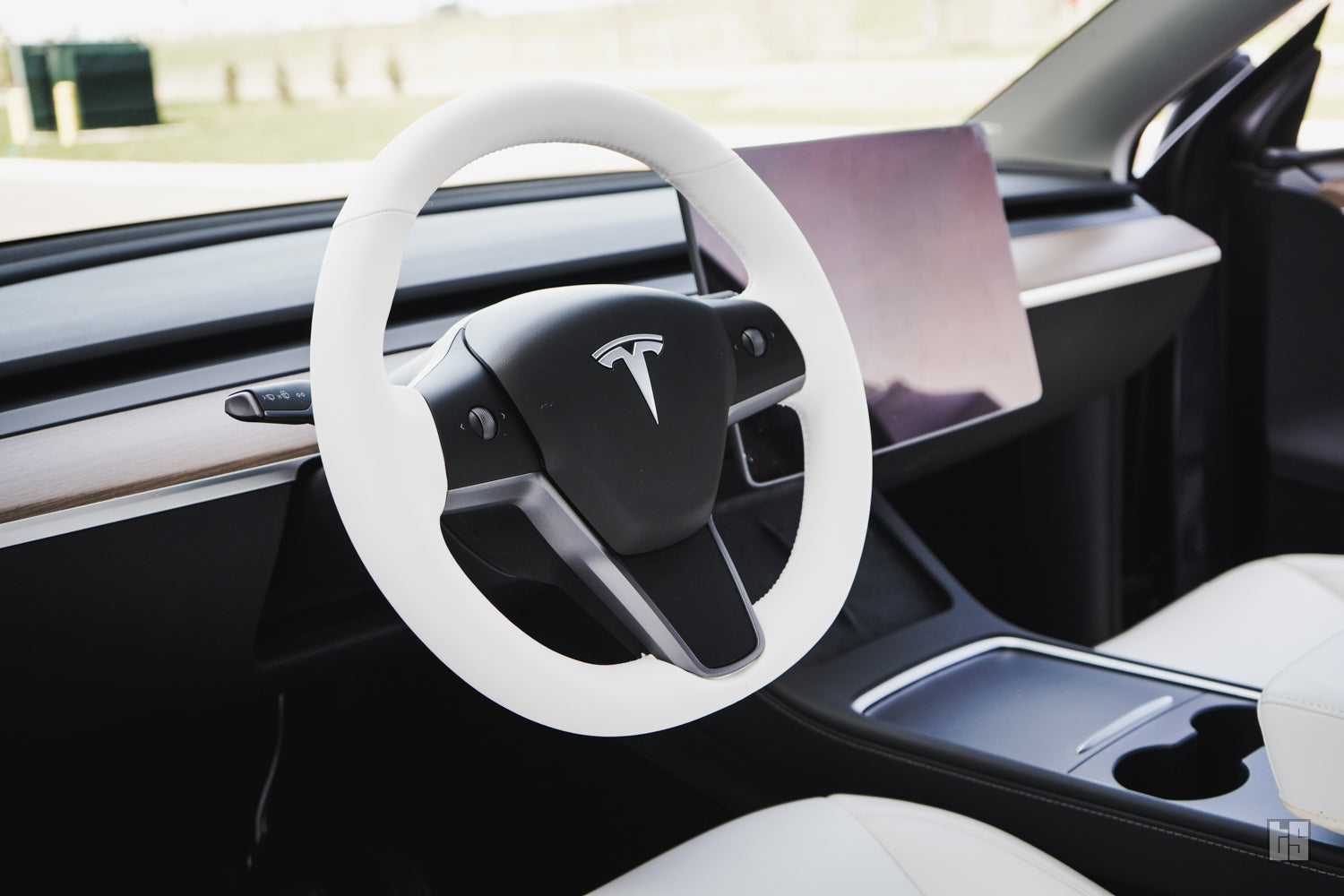 Model 3 Steering Wheel Cover – Hand Stitch – Dove White