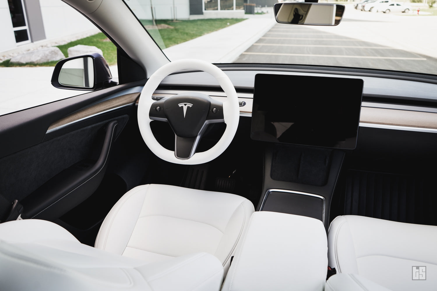 Model 3 Steering Wheel Cover – Hand Stitch – Dove White