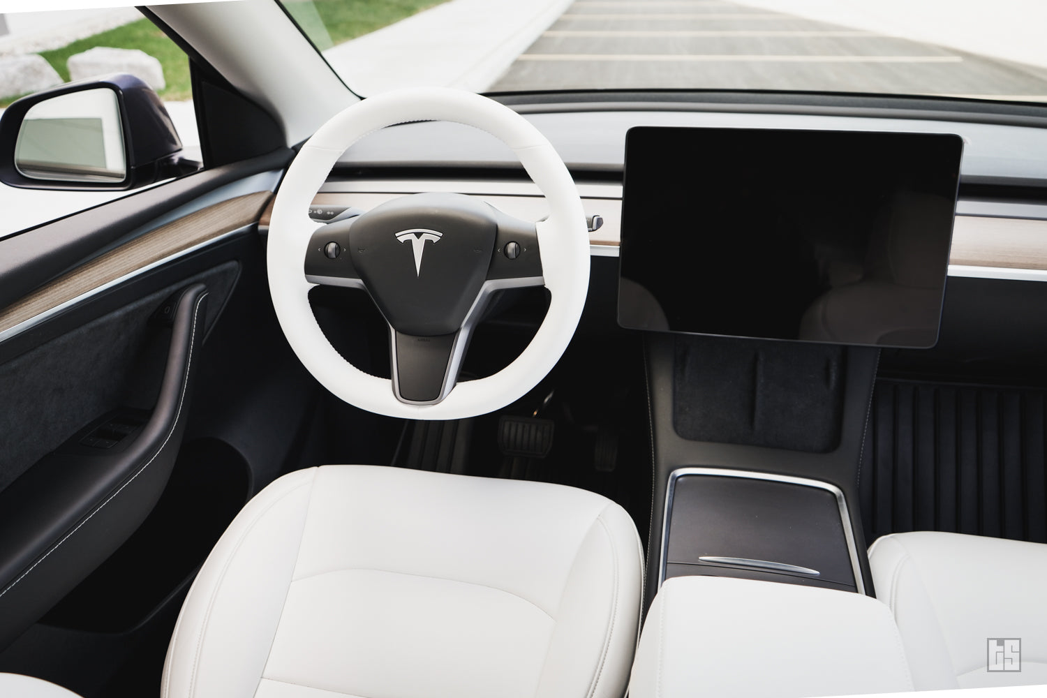 Model 3 Steering Wheel Cover – Hand Stitch – Dove White