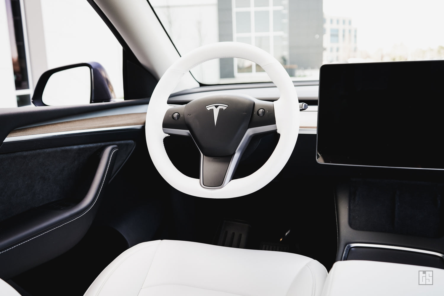 Model 3 Steering Wheel Cover – Hand Stitch – Dove White