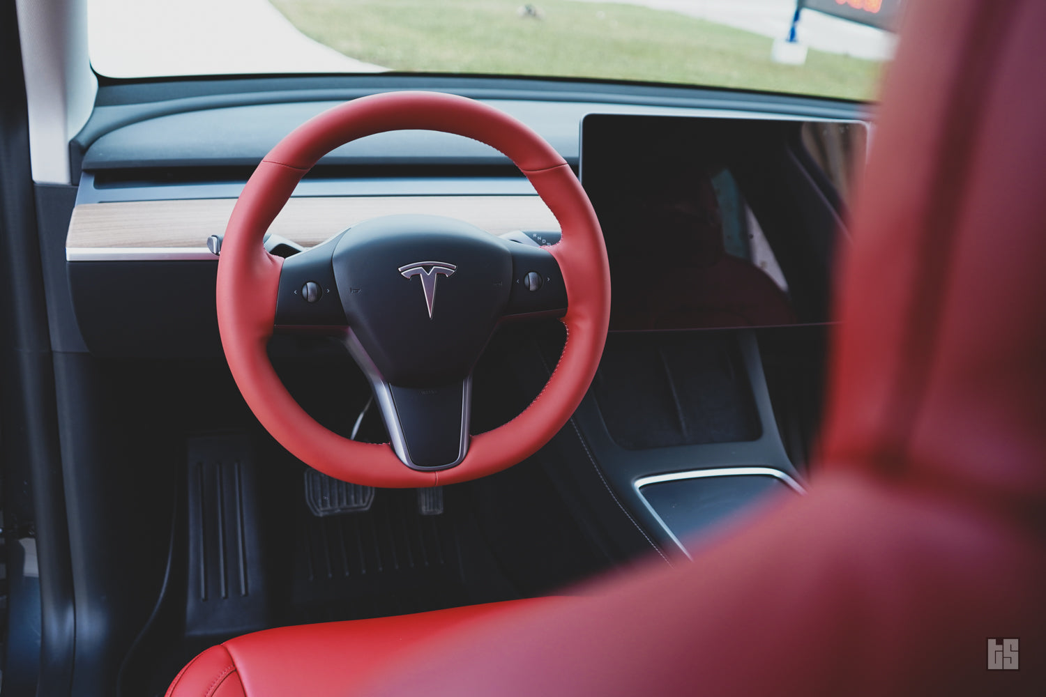 Model 3 Steering Wheel Cover – Hand Stitch – Rolls Royce Red