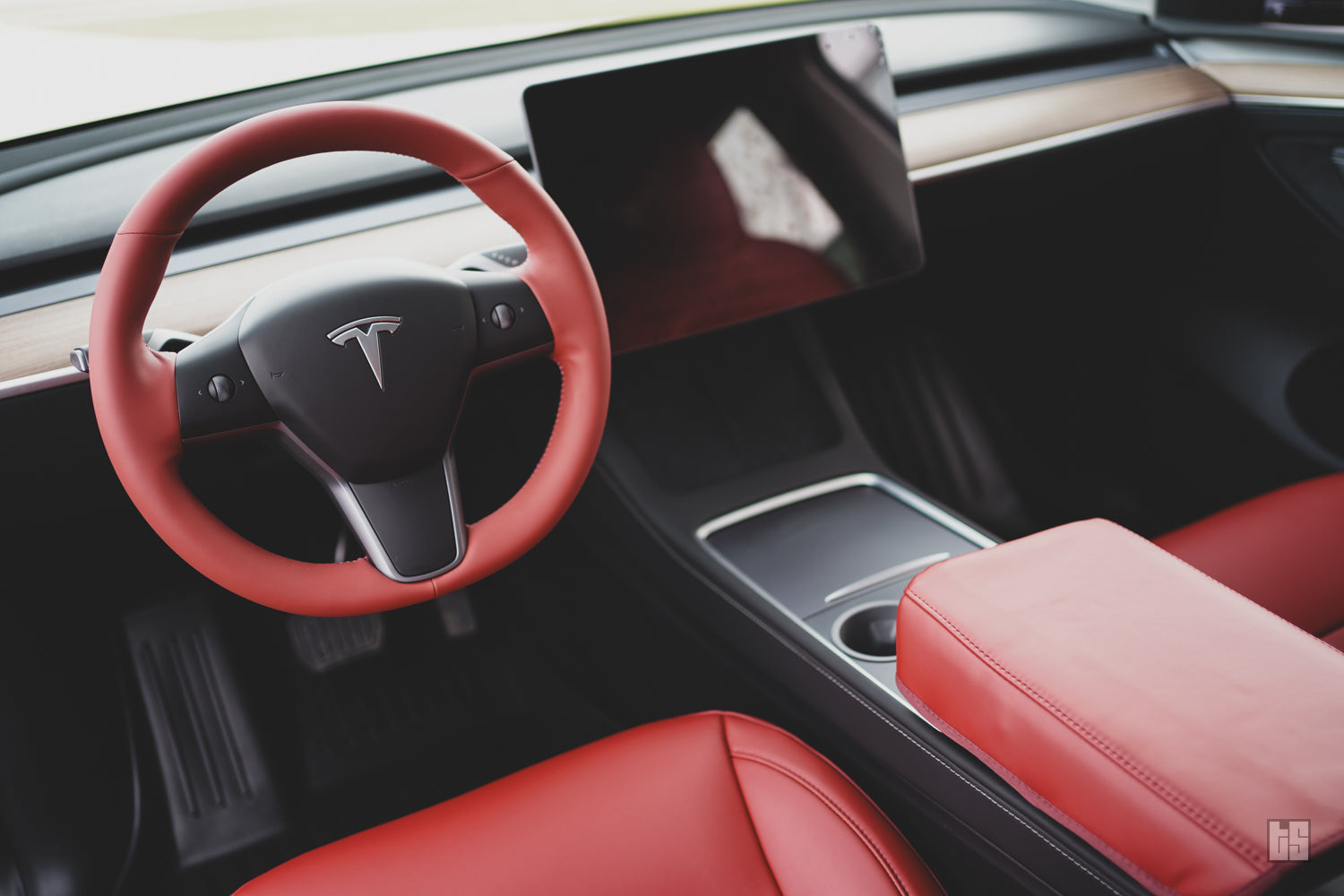 Model Y Steering Wheel Cover – Hand Stitch – Rolls Royce Red