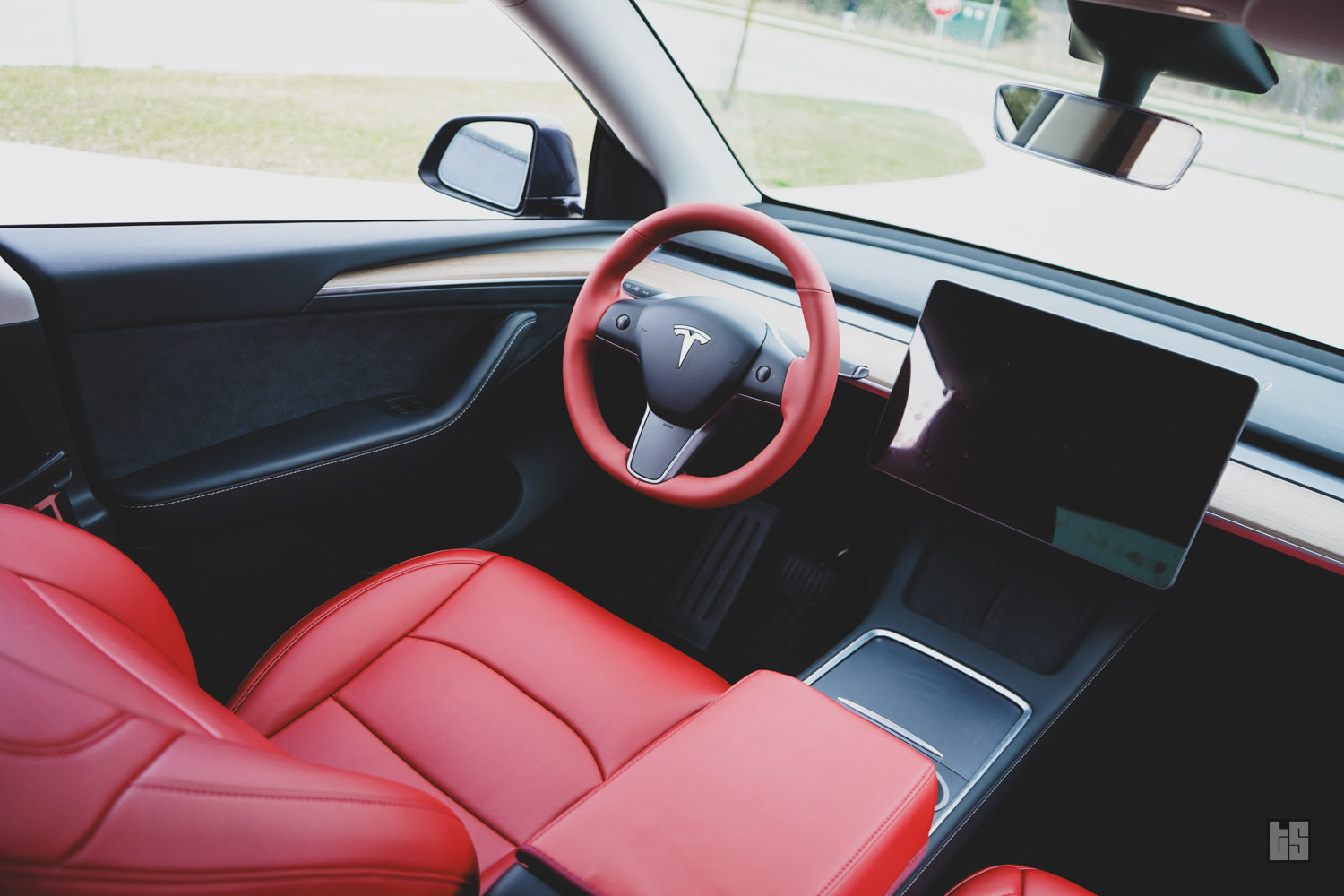 Model Y Steering Wheel Cover – Hand Stitch – Rolls Royce Red