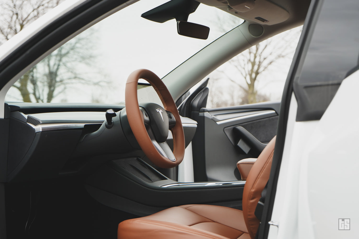 Model Y Steering Wheel Cover – Hand Stitch – Saddle Tan