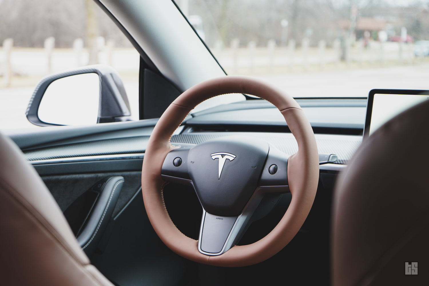 Model Y Steering Wheel Cover – Hand Stitch – Saddle Tan