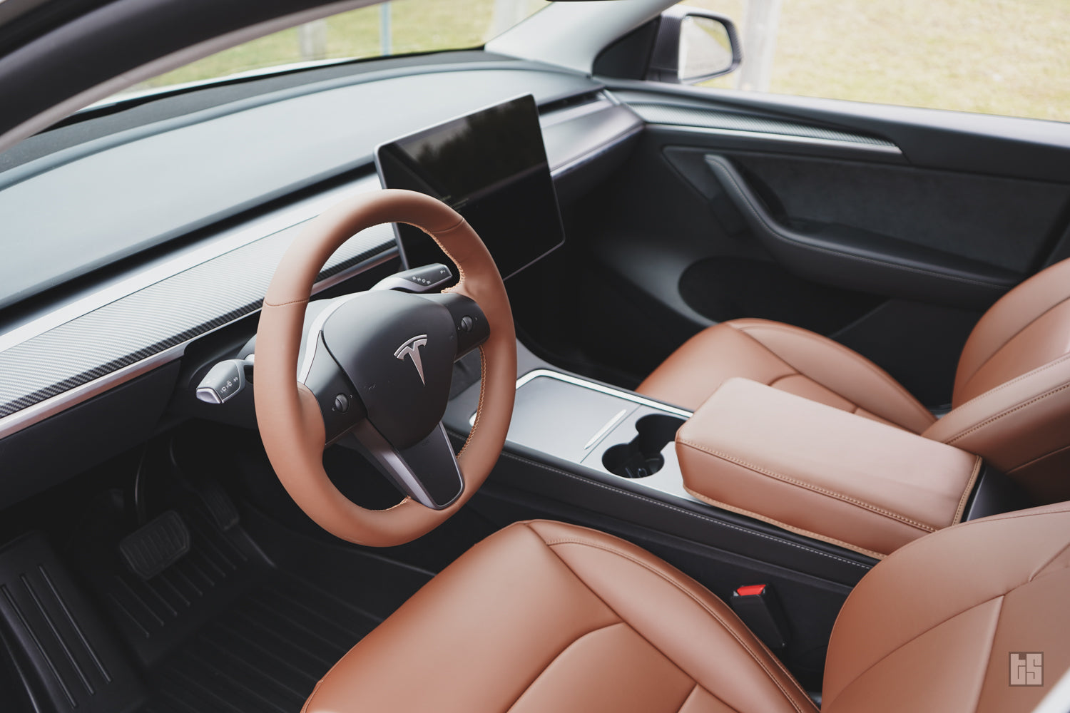 Model Y Steering Wheel Cover – Hand Stitch – Saddle Tan