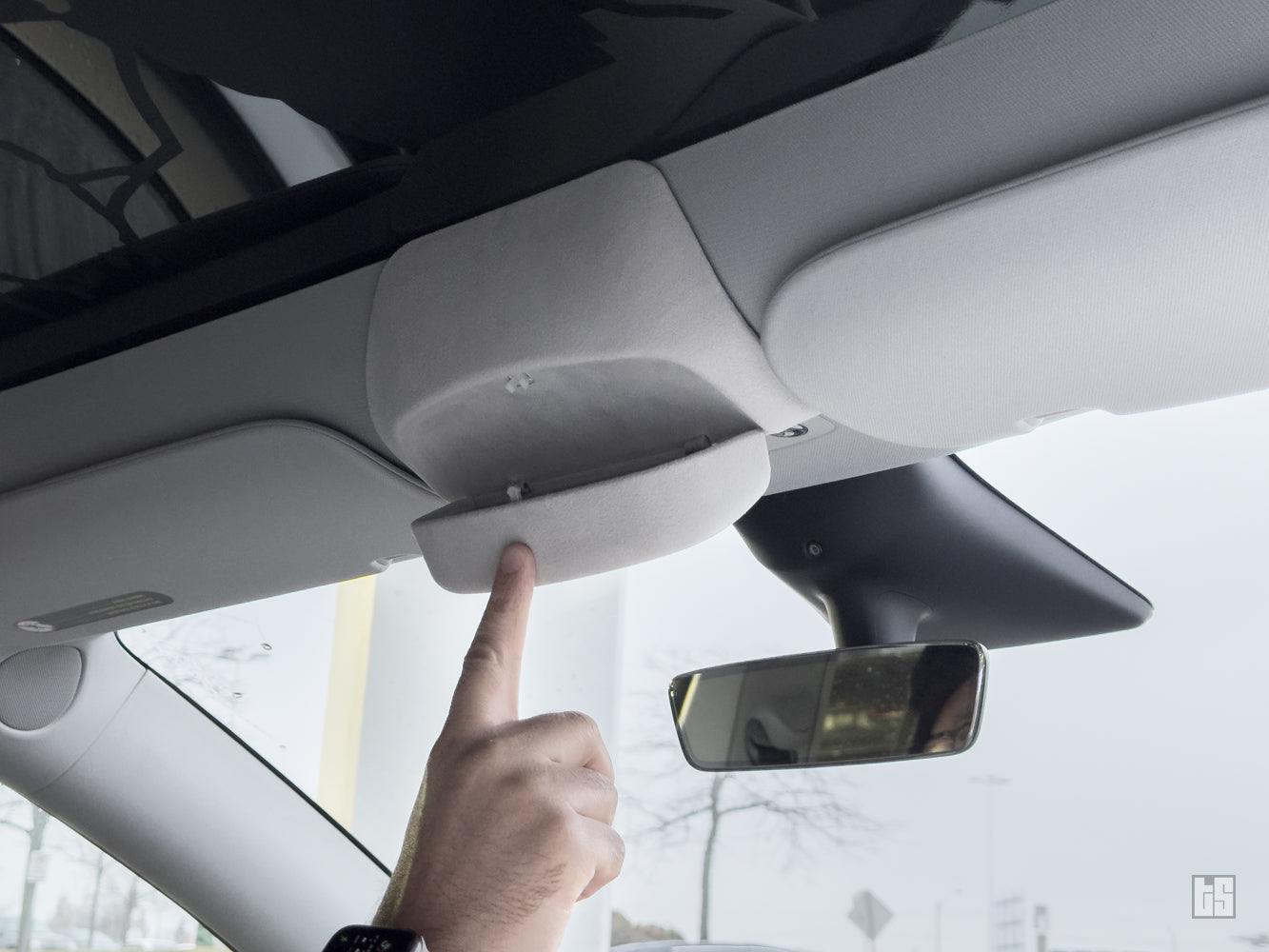 Model 3 Sunglasses Holder