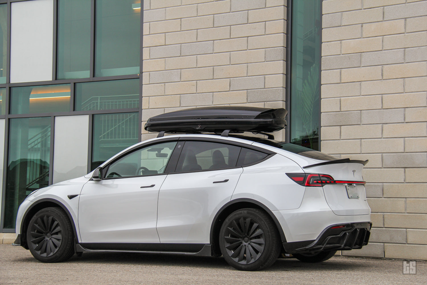 Model Y Rooftop Cargo Box