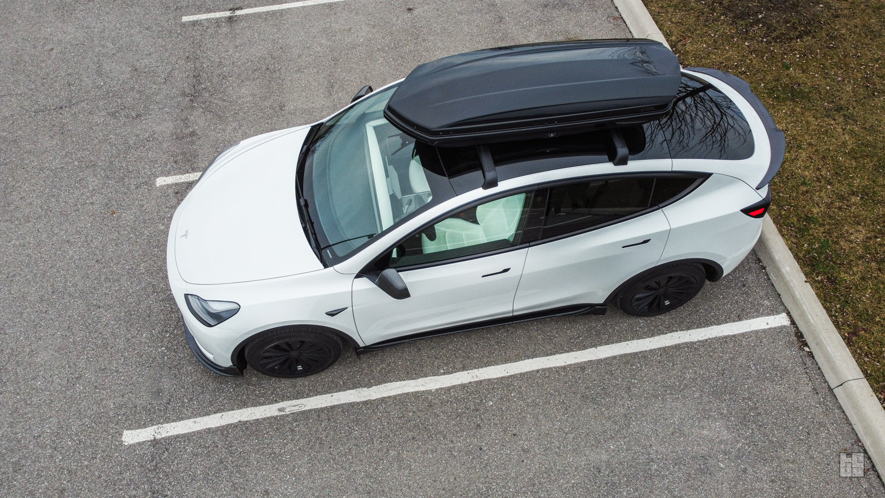 Model Y Rooftop Cargo Box