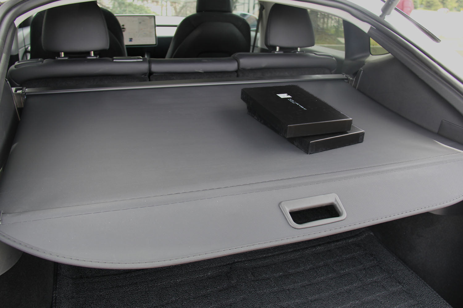 Model Y Cargo Screen – Retractable