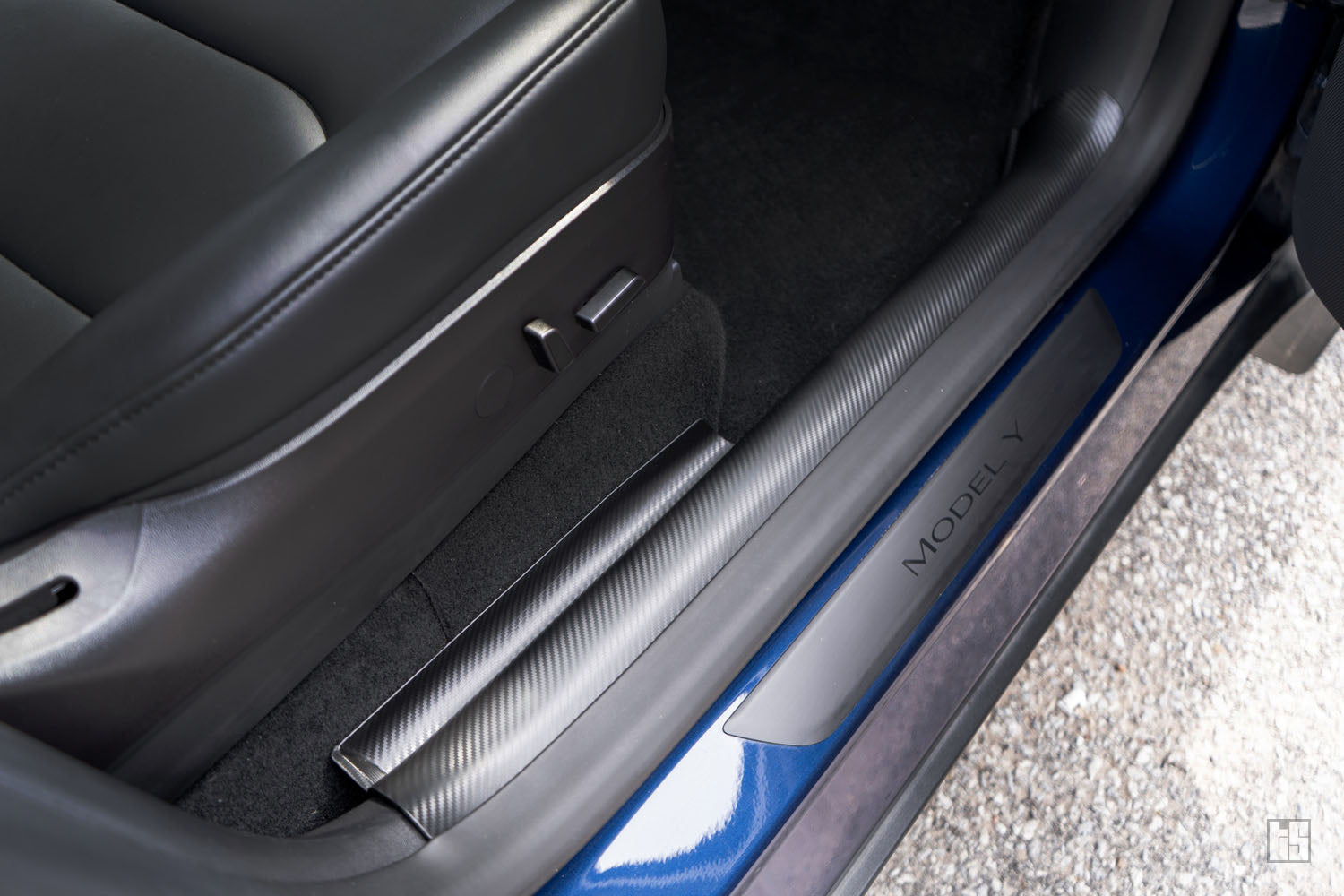 Model Y Doors & Trunk Sill Guards – Carbon Fiber