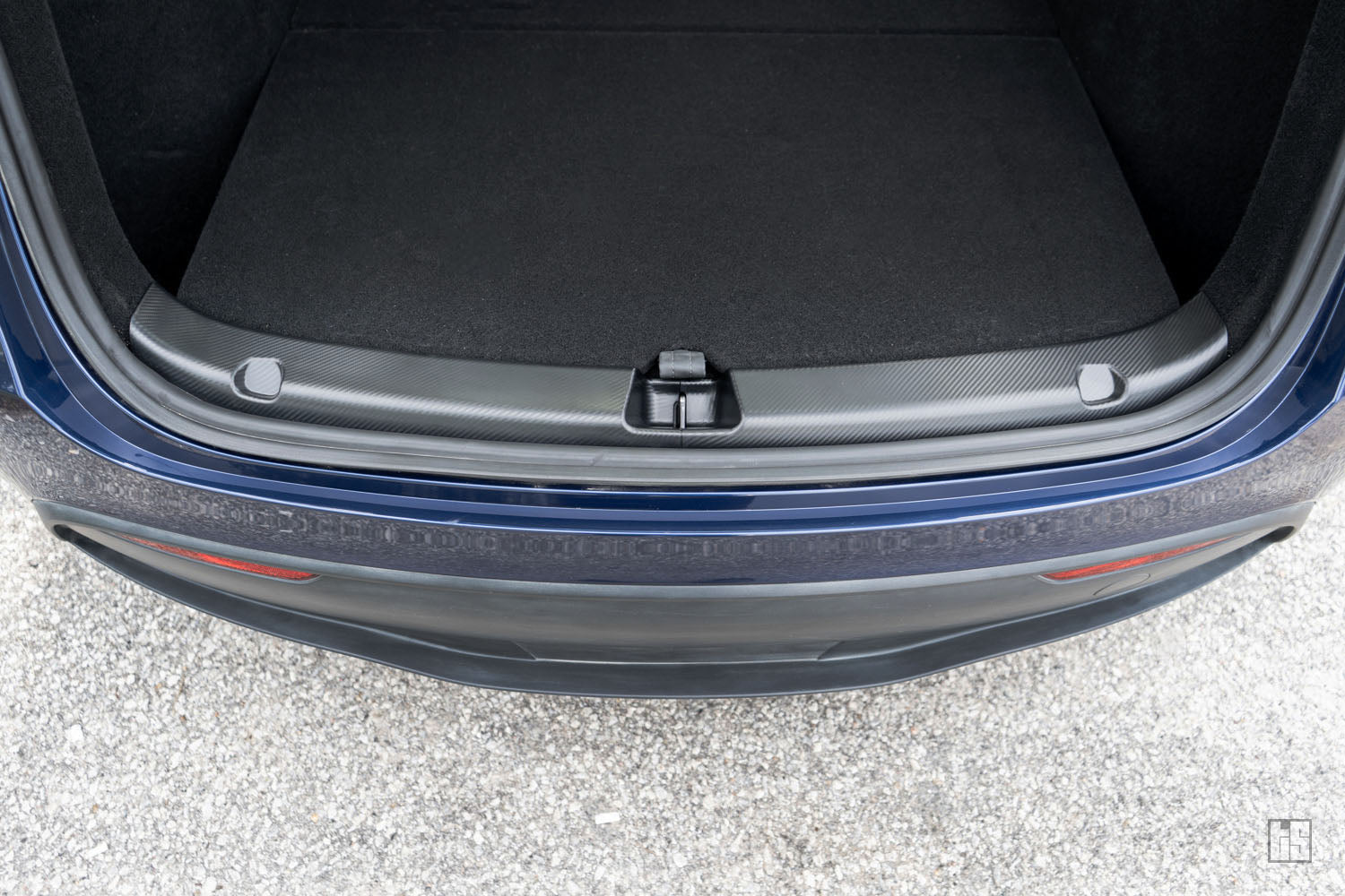 Model Y Doors & Trunk Sill Guards – Carbon Fiber