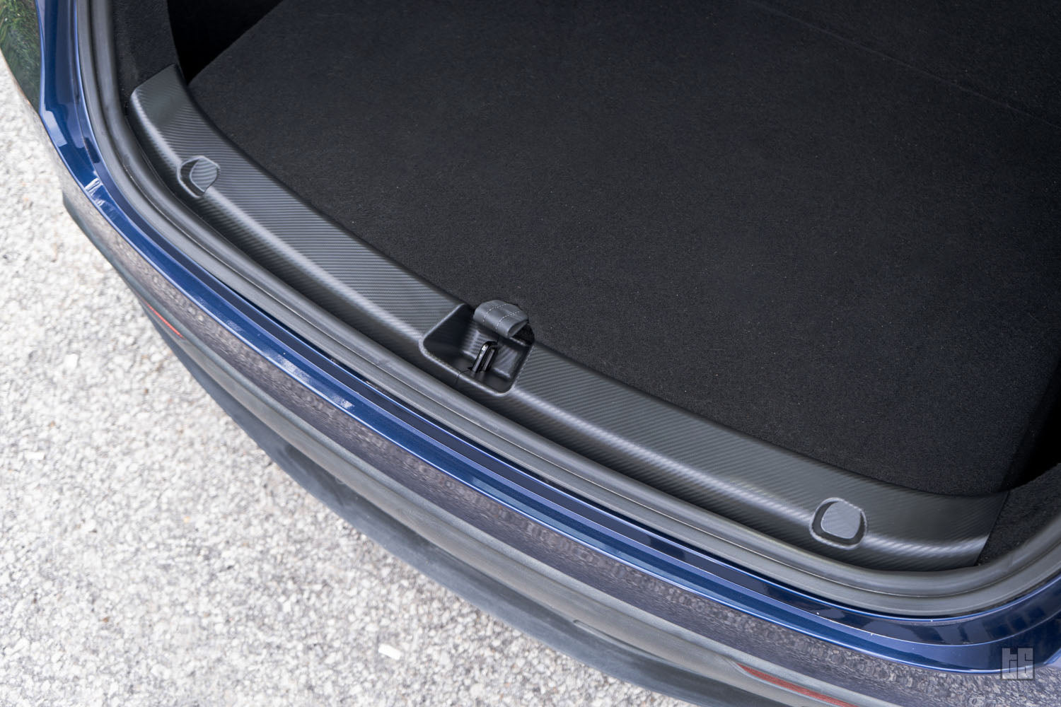 Model Y Doors & Trunk Sill Guards – Carbon Fiber
