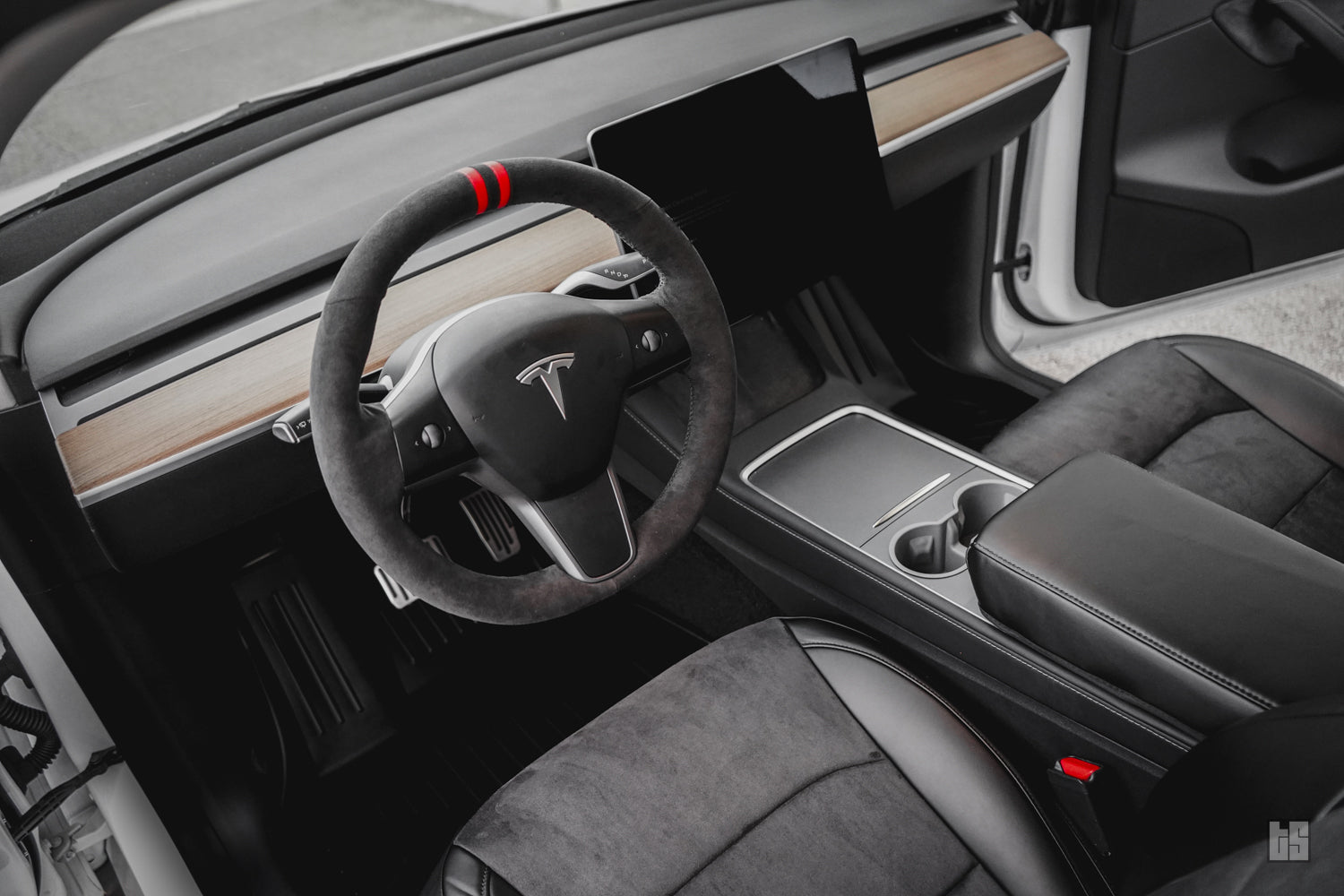 Model Y Steering Wheel Cover – Hand Stitch – Black Suede