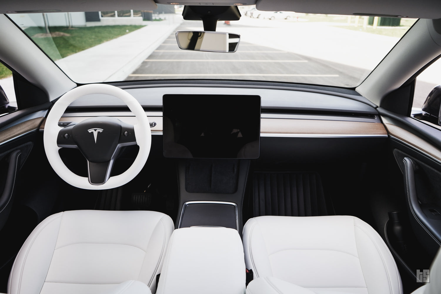 Model 3 Steering Wheel Cover – Hand Stitch – Dove White