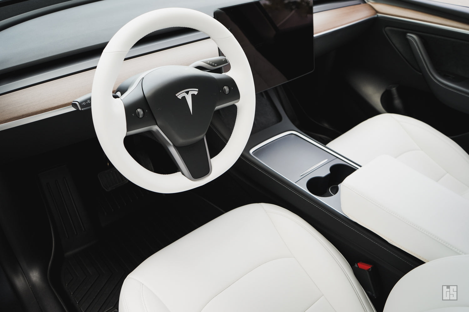 Model 3 Steering Wheel Cover – Hand Stitch – Dove White