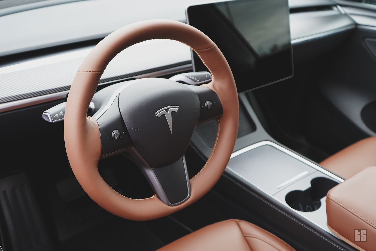 Model Y Steering Wheel Cover – Hand Stitch – Saddle Tan